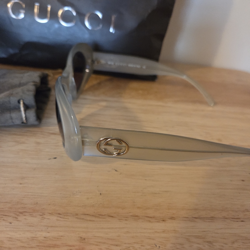 Gucci Vintage Women's Light Blue Sunglasses - Picture 3 of 4